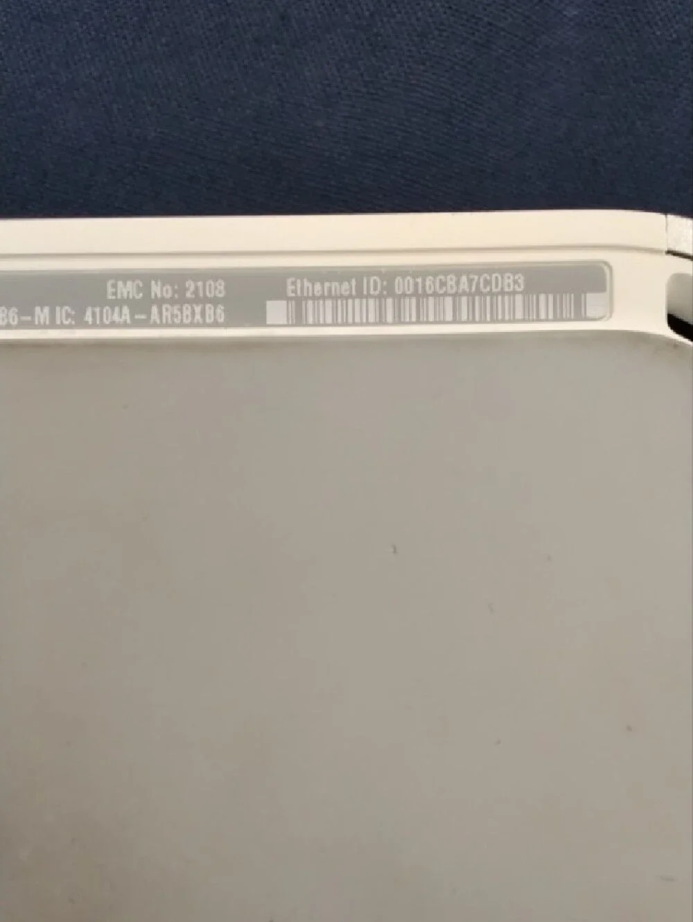 Apple White Mini Desktop with Multiple USB Ports
